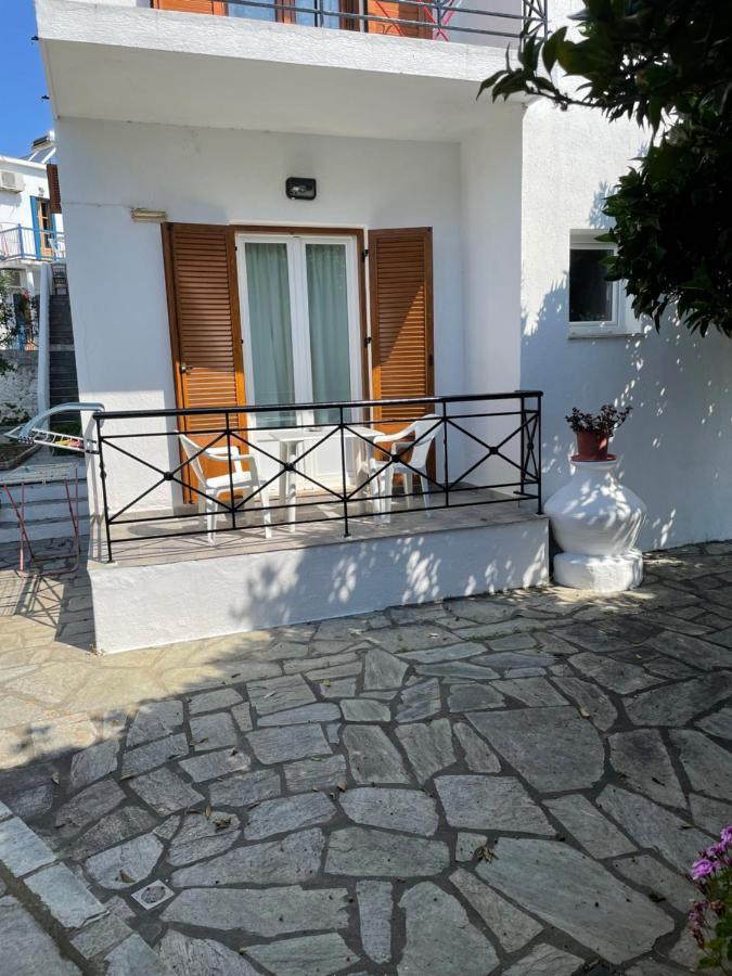 Karagiozos Studios & Apartments Skopelos Town Exterior foto