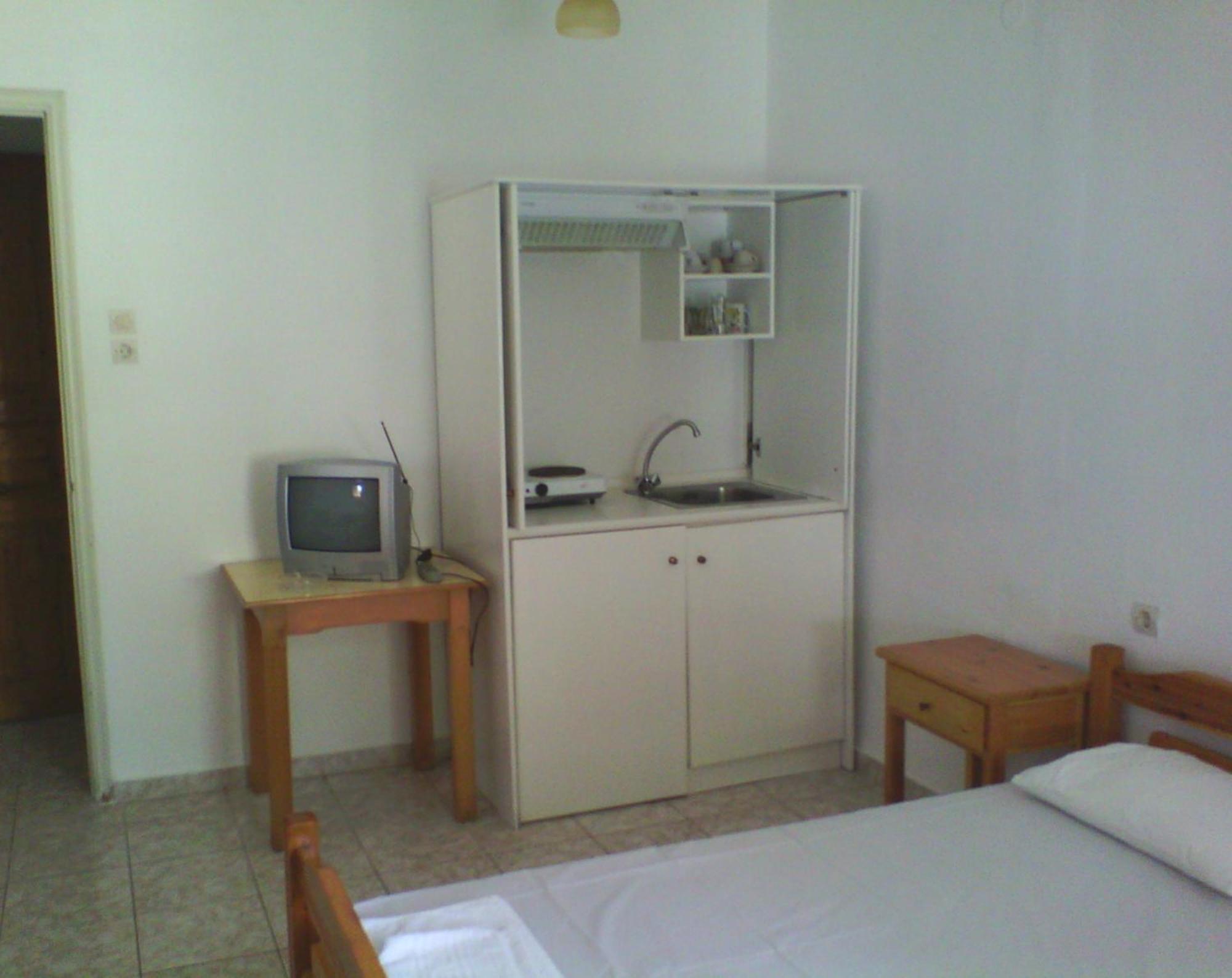Karagiozos Studios & Apartments Skopelos Town Quarto foto