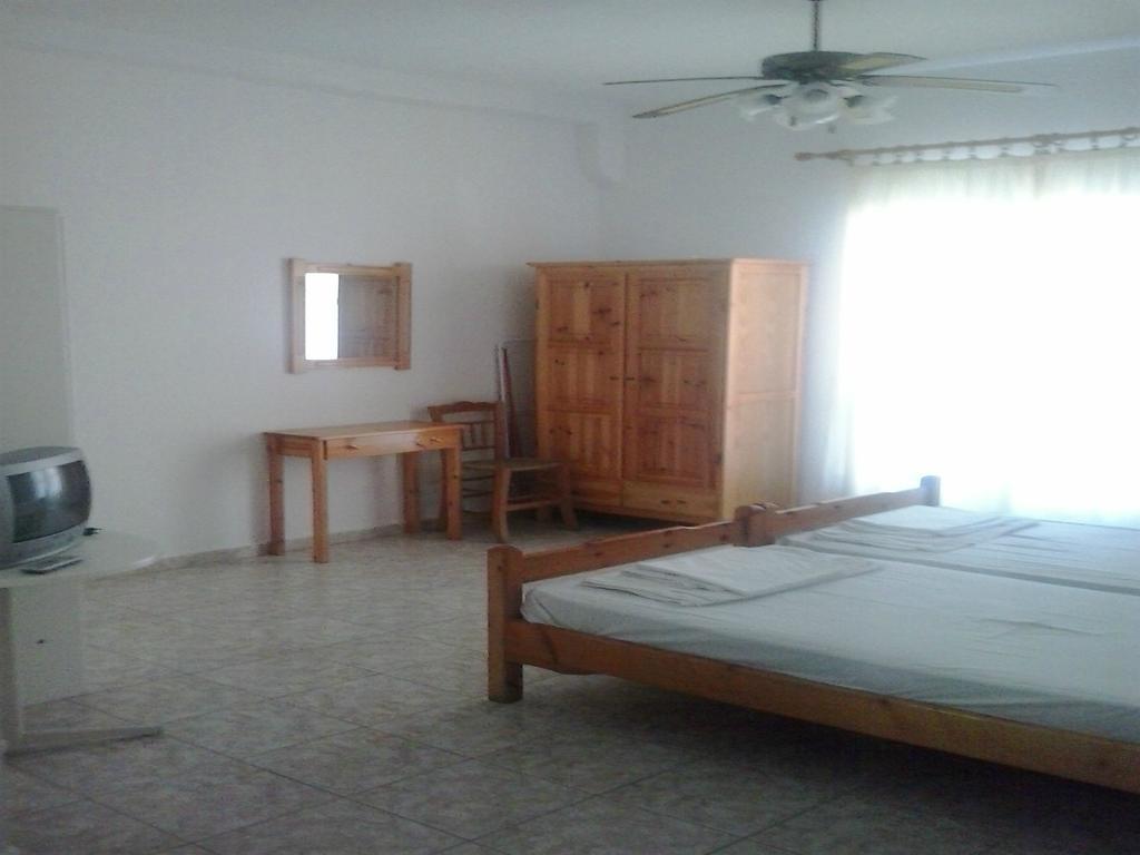 Karagiozos Studios & Apartments Skopelos Town Quarto foto