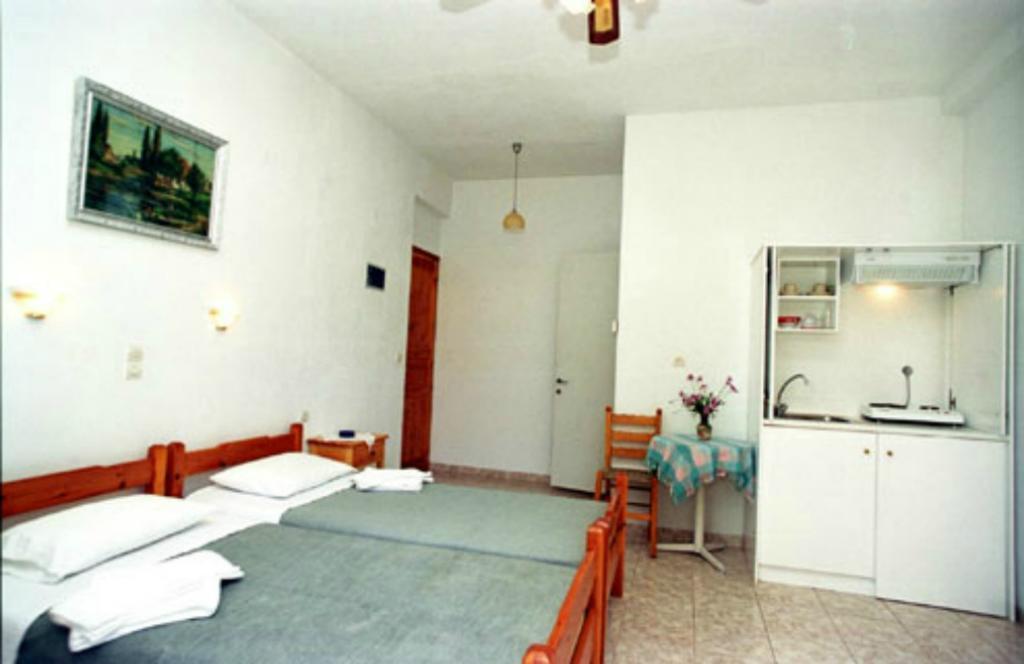 Karagiozos Studios & Apartments Skopelos Town Quarto foto