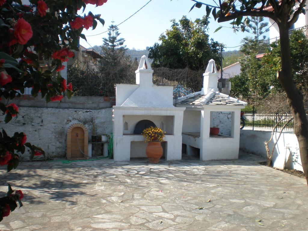 Karagiozos Studios & Apartments Skopelos Town Exterior foto